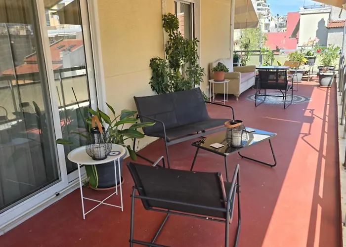 Large 1 Bedroom Penthouse With Large Terrace